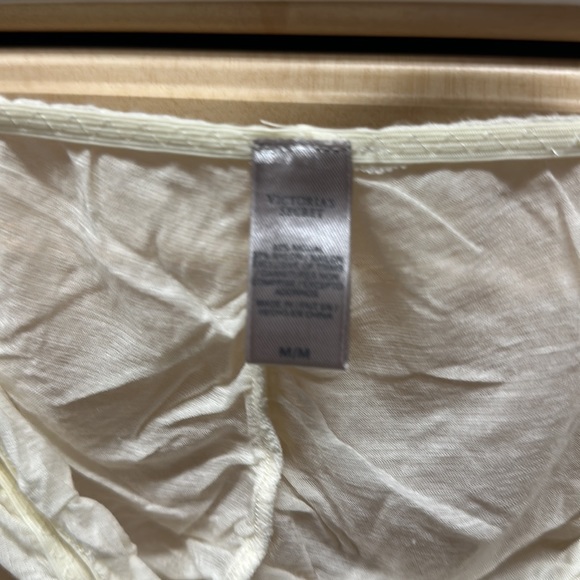 Victoria’s Secret babydoll with matching cheeky panties - Picture 10 of 10